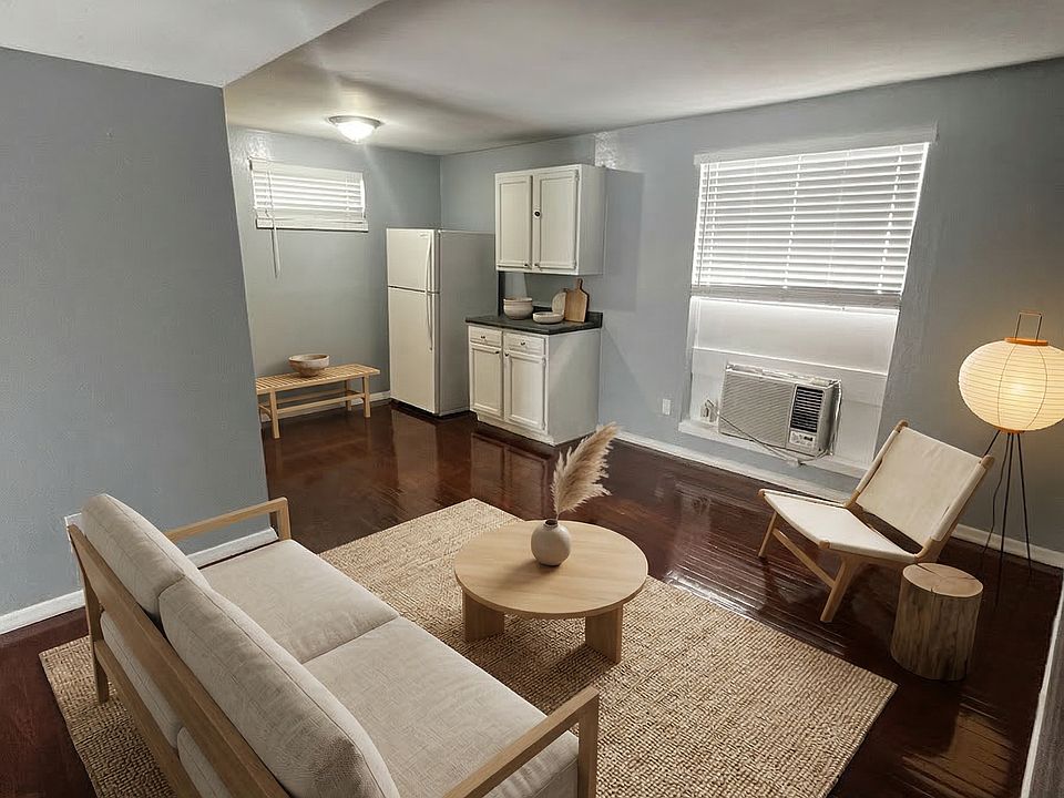 1st image of 2815 Greenbriar Dr APT 4