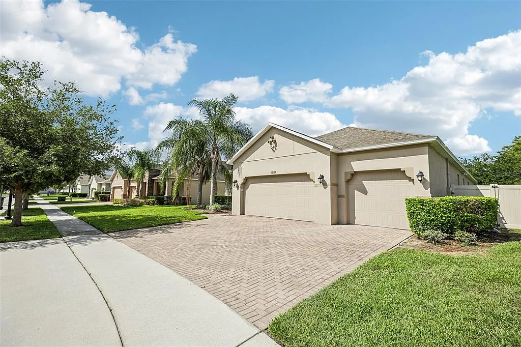 4 bed, 3.0 bath, 2786 sqft, $3,490 — Photo 2