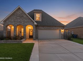 207 Hutton Ln, Youngsville, LA 70592