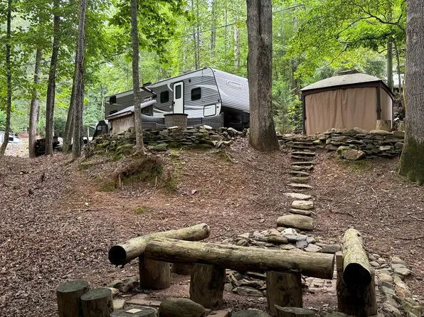 835 Ogden Dr, Ellijay, GA 30540