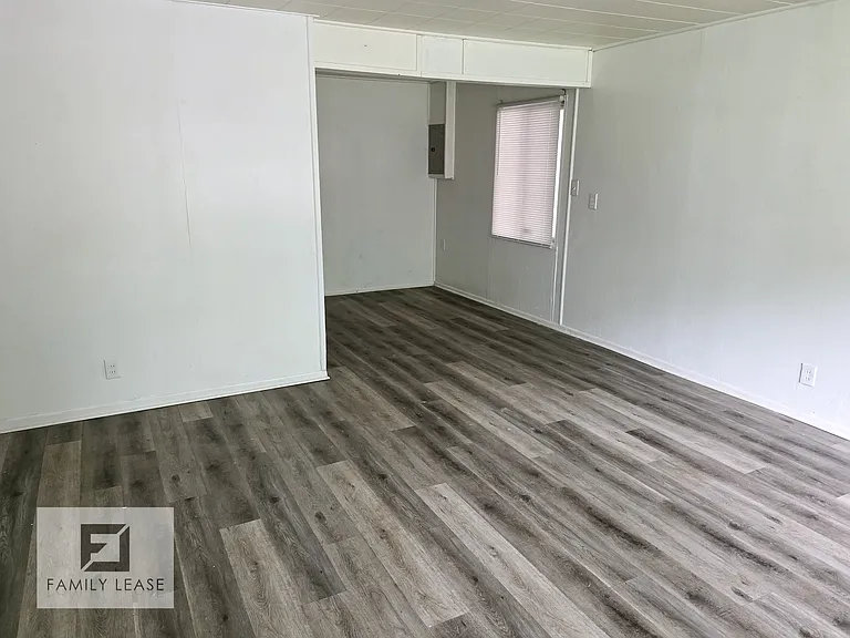 732 Saint Nicholas Dr — Photo 5