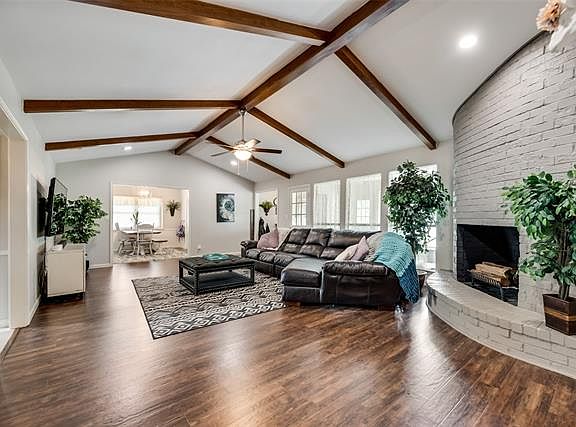 3rd image of 2405 Oakwood Dr