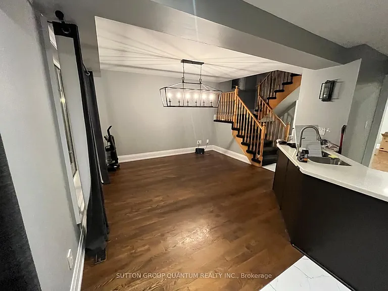 135 Mowat Cres — Photo 6