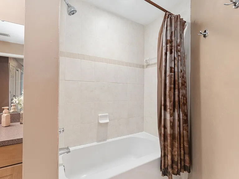 4215 SW 31st Dr #204 — Photo 16