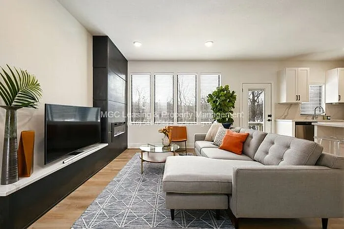 3 bed, 2.5 bath, 1463 sqft, $1,995 — Photo 3