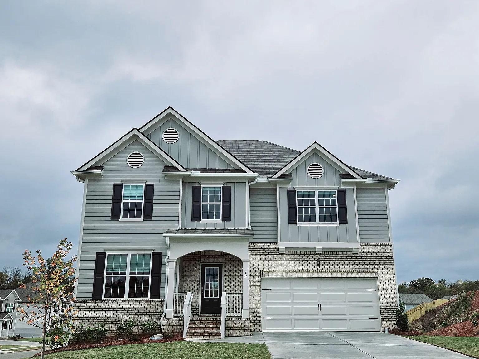 5 bed, 3209 sqft, $2,850 — Photo 2