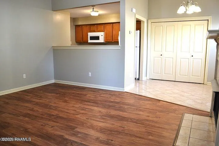 2 bed, 1000 sqft, $1,200 — Photo 4