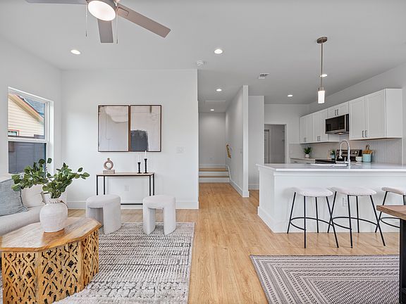 4th image of 7310 Carver Ave #1