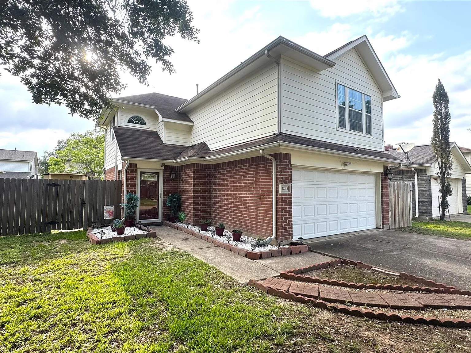 4 bed, 2.5 bath, 1426 sqft, $1,895 — Photo 2