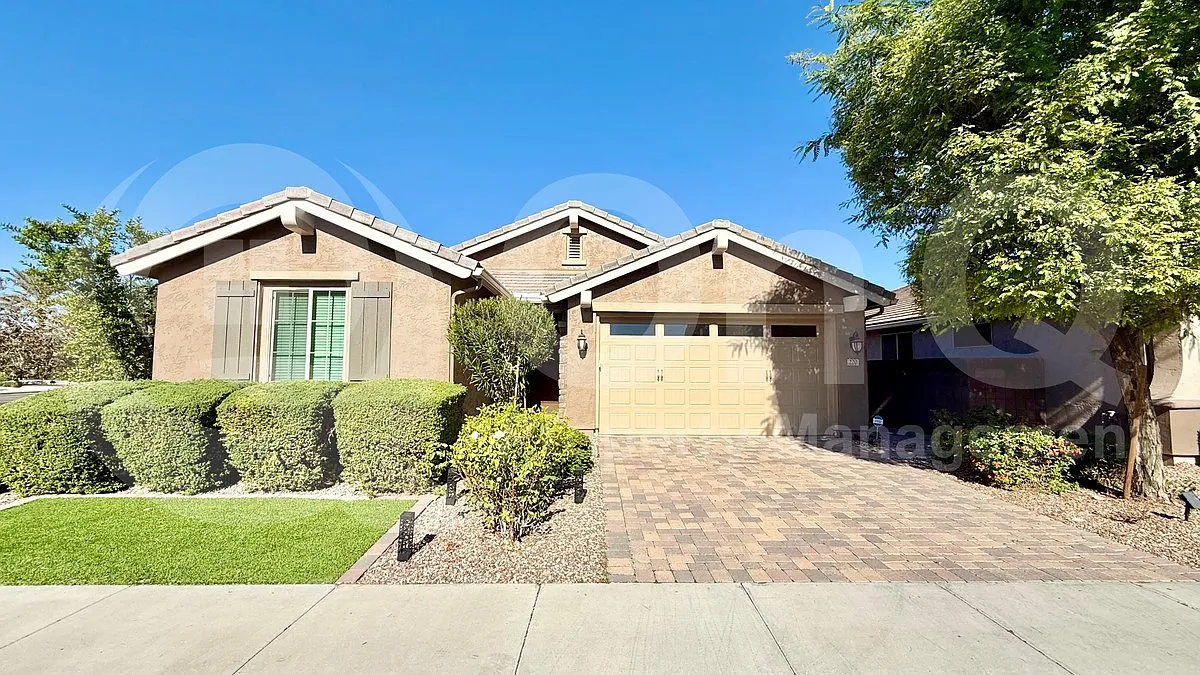 3 bed, 2.5 bath, 1845 sqft, $2,799 — Photo 2