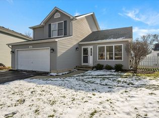 1305 Fox Meadow Ct, St Charles, IL 60174