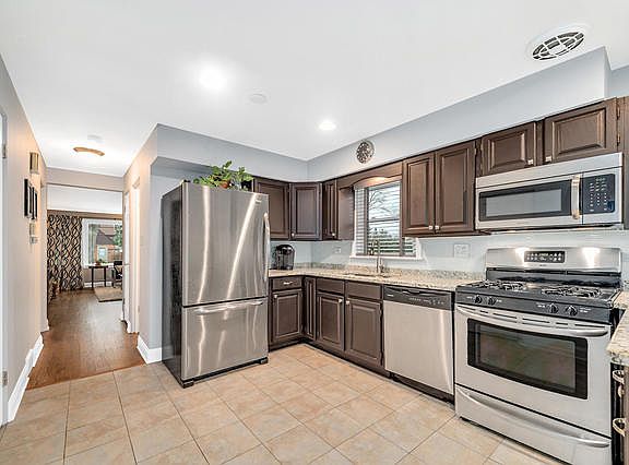 3rd image of 9011 Roach Ave