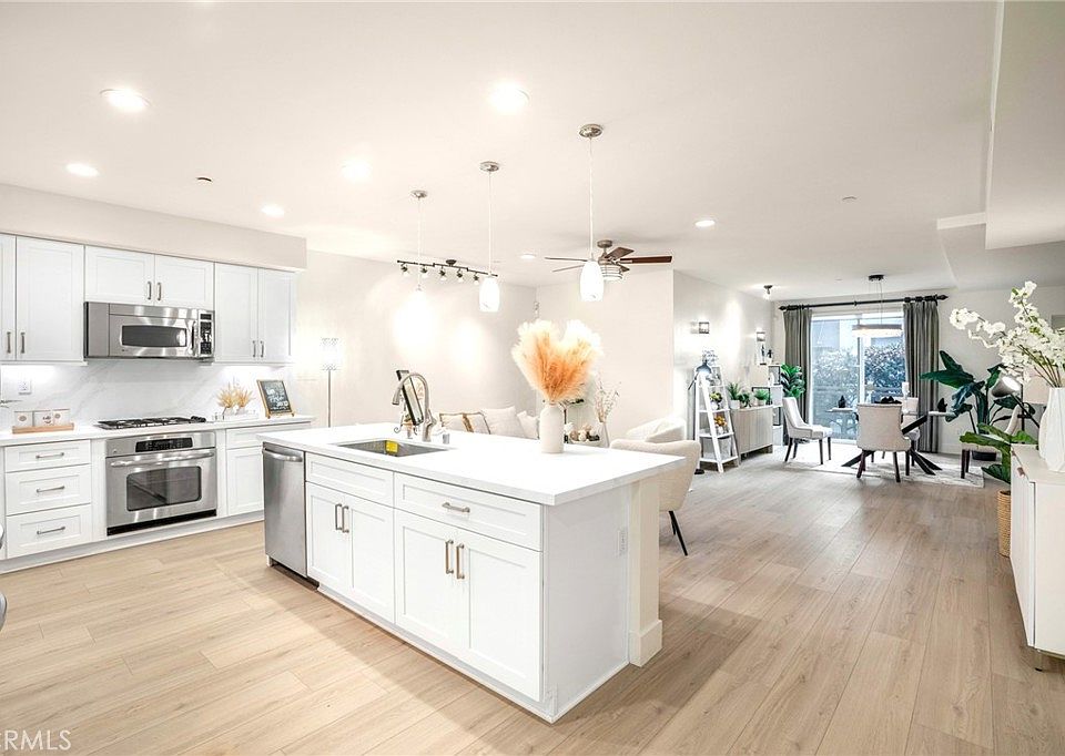 1st image of 617 Rockefeller
