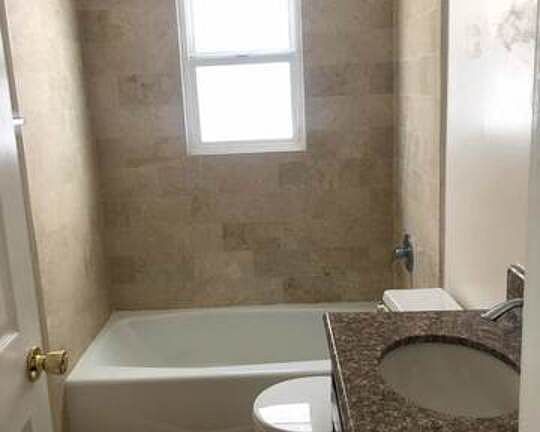 4th image of 137 S Crescent Dr