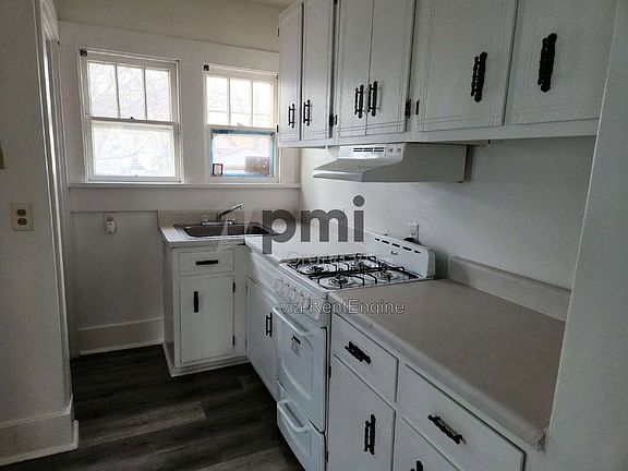 2nd image of 725 W Center St
