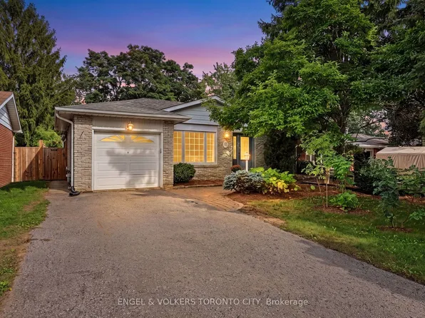 25 Cemetery Ln, Whitchurch Stouffville, ON L4A 6B2