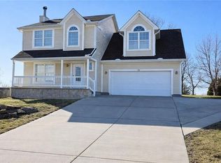 900 Shorthorn Dr, Grain Valley, MO 64029