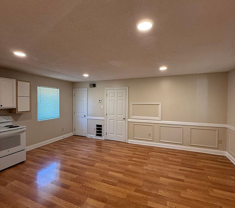 1st image of 3349 Ridgelake Dr Suite 206