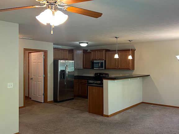 4th image of 909 Carlton Cir