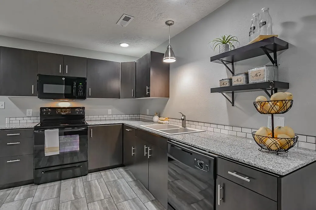 4 bed, 2000 sqft, $2,400 — Photo 4