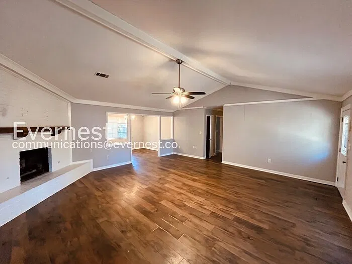 3 bed, 2.0 bath, 1563 sqft, $1,845 — Photo 4