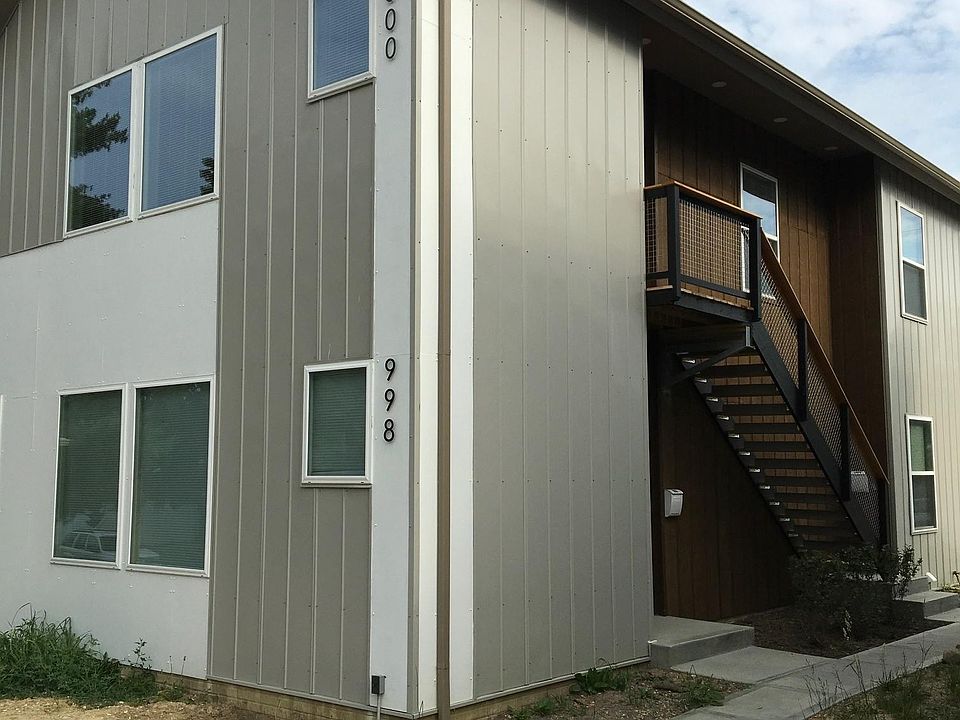 1st image of 998 Reinhard Ave