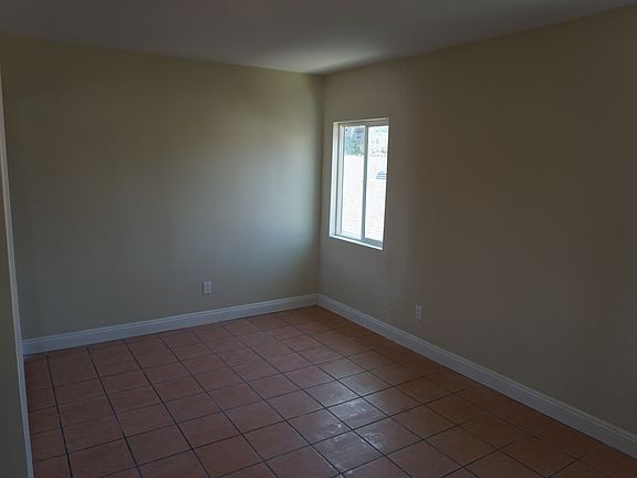 5th image of 709 Warren Ln