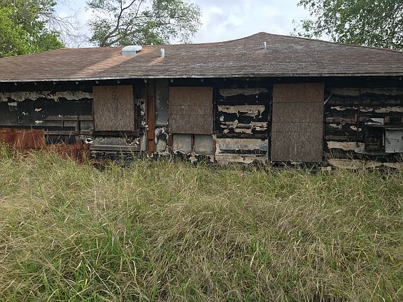 3rd image of 3713 S Saxet Dr