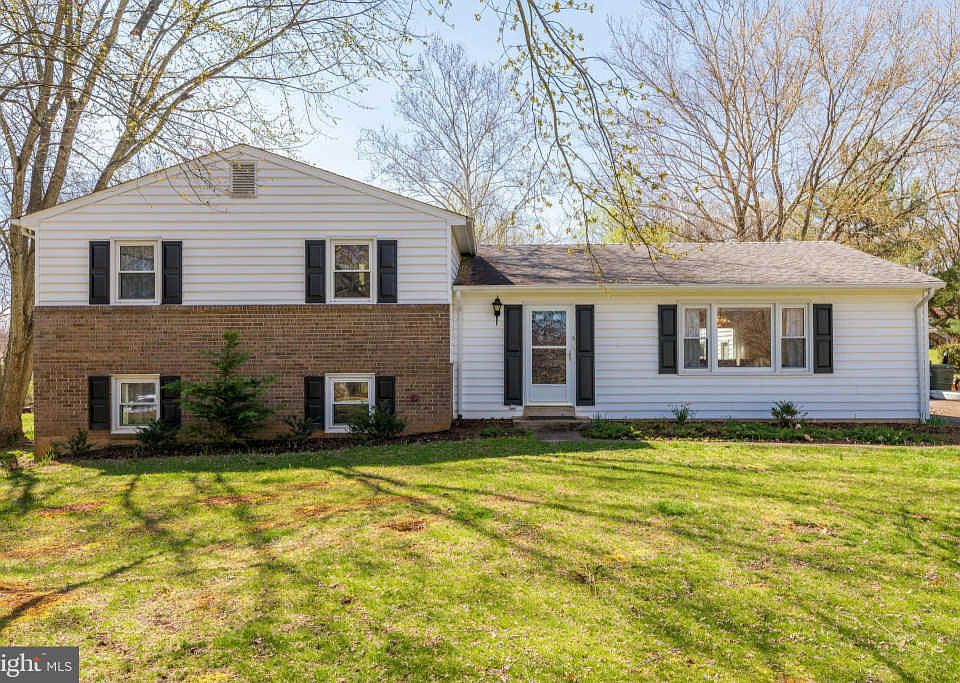 1st image of 7094 Lakeview Dr