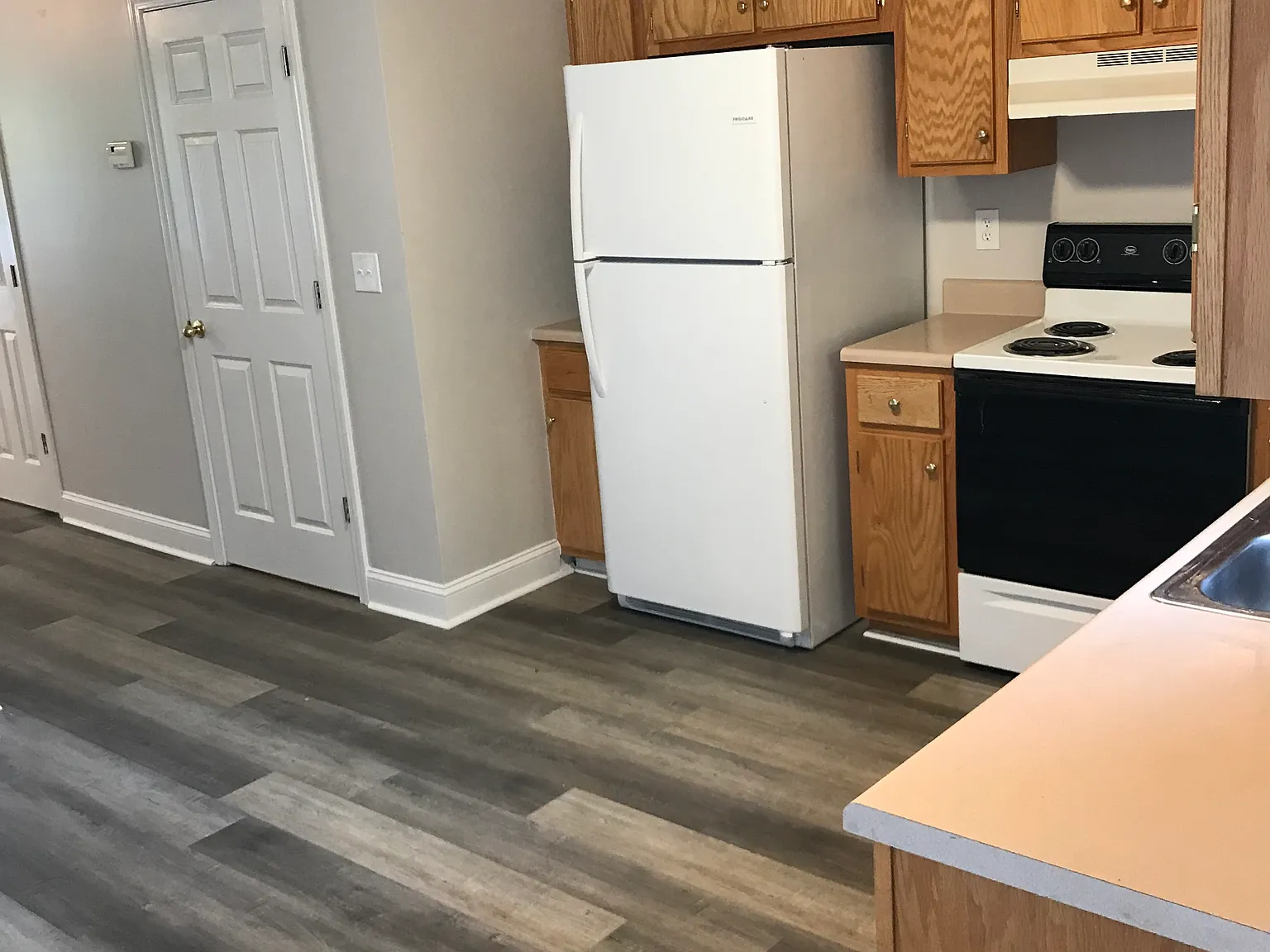 601 W Tyler St — Photo 3