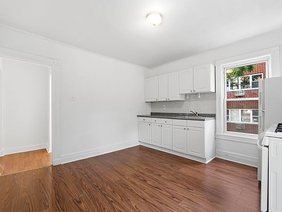 4th image of 220 Anderson St Floor 2