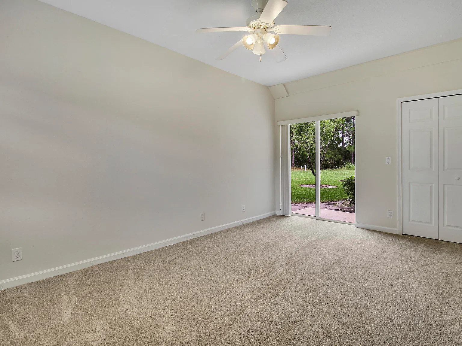 1 bed, 1.0 bath, 400 sqft, $1,200 — Photo 3