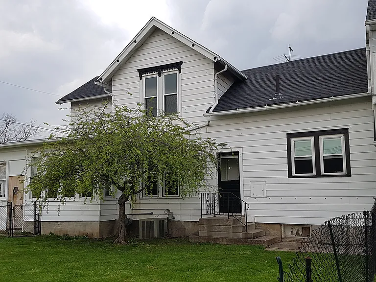 1032 Perry St — Photo 1