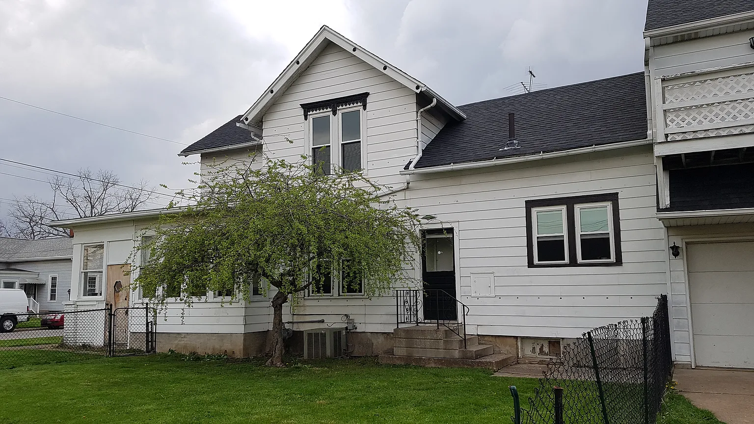 1032 Perry St photo 1