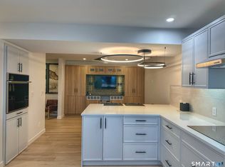 8 Elmcrest Ter #100, Norwalk, CT 06850
