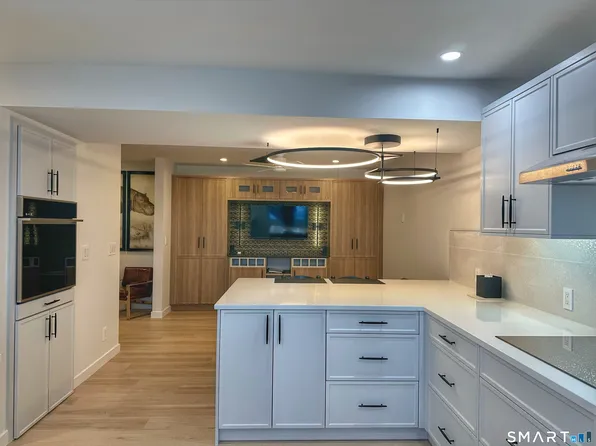 8 Elmcrest Terrace #100, Norwalk, CT 06850