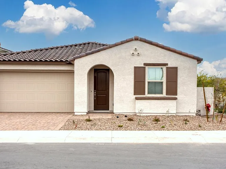 9426 E Saturn Ave — Photo 2