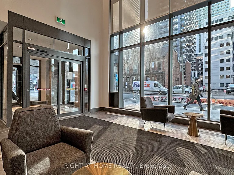 330 Richmond St W #209 — Photo 4