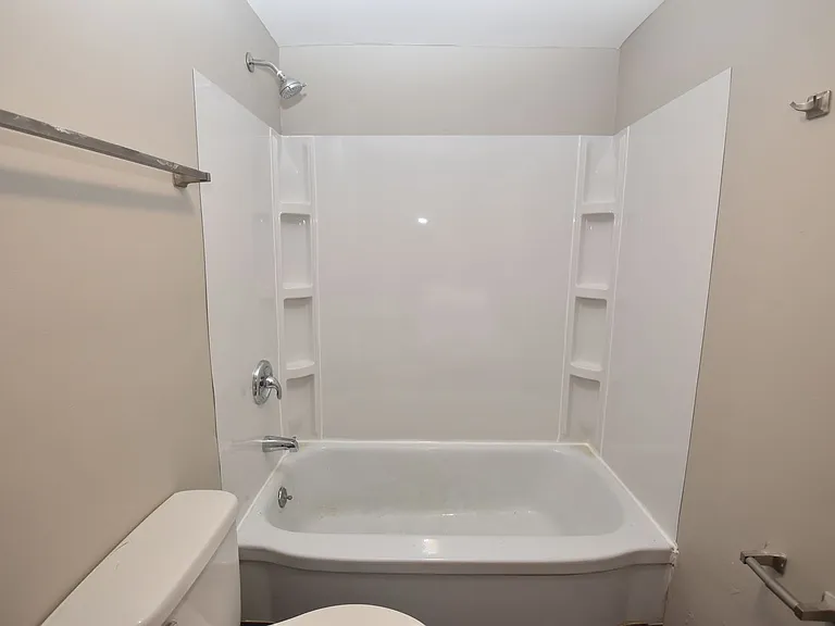 434 W Lawrence St — Photo 8
