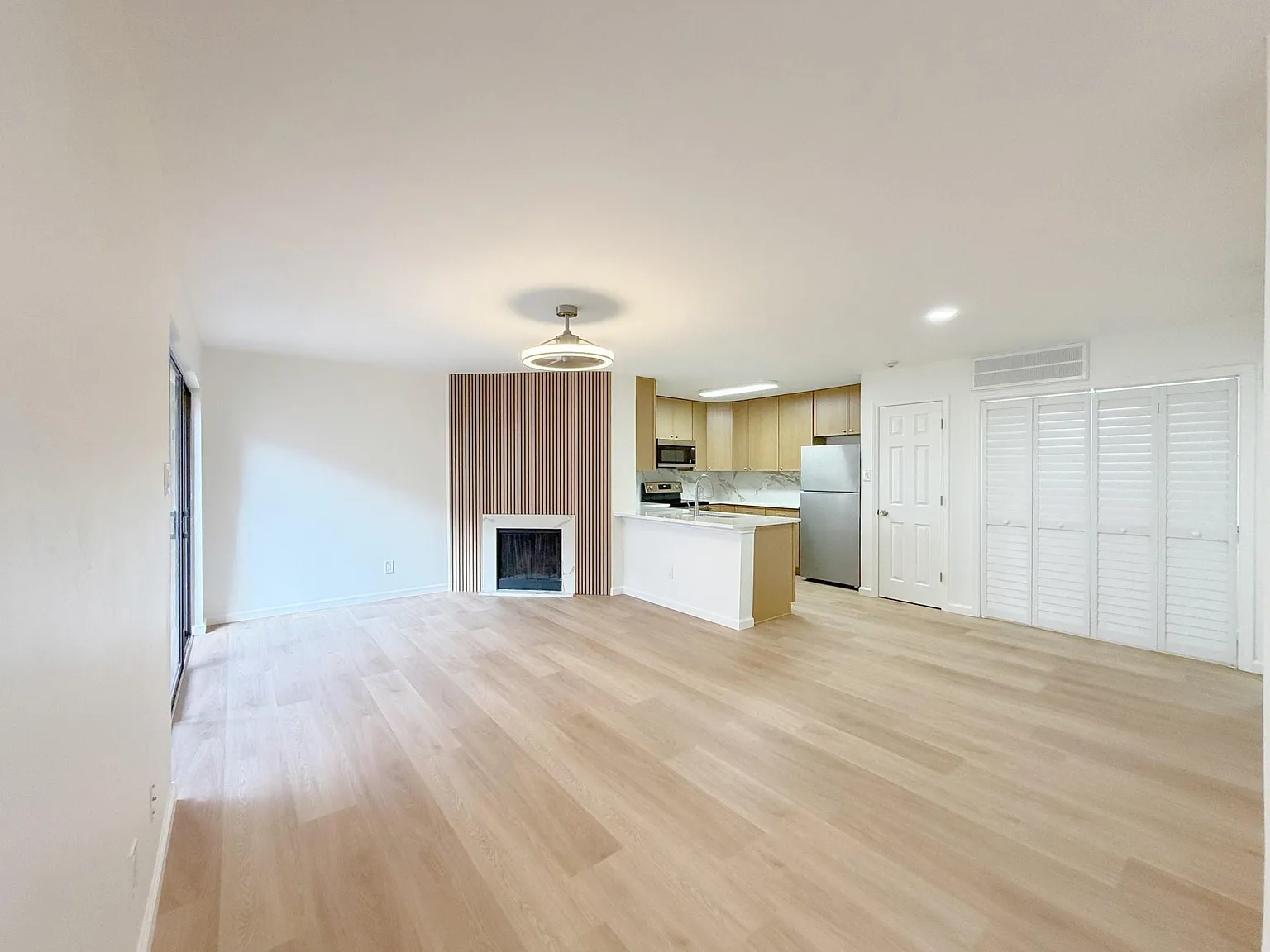 2 bed, 1.0 bath, 838 sqft, $1,650 — Photo 3