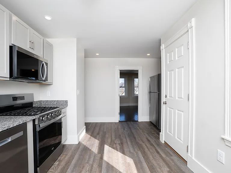 180 Shirley St #3 — Photo 8