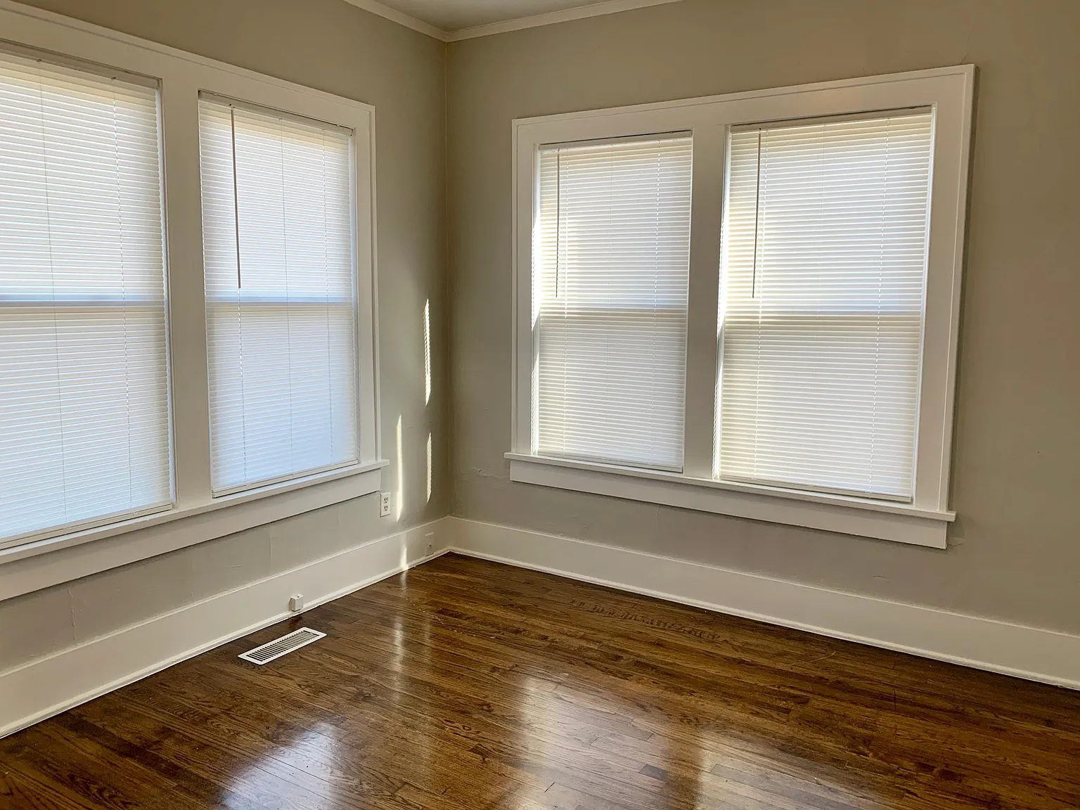 2040 E 12th Pl — Photo 2