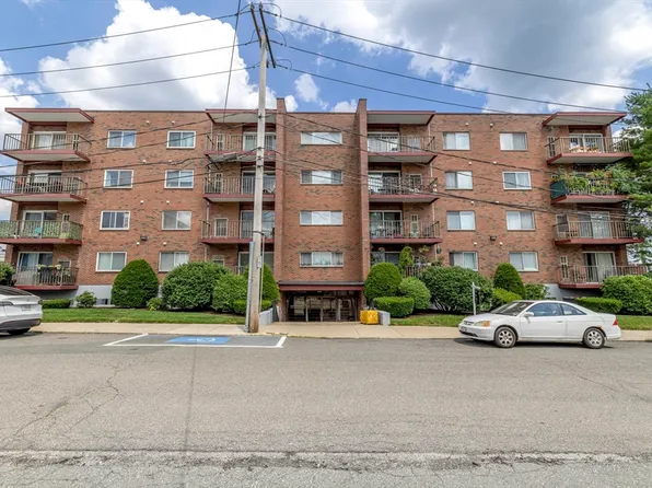 10 Foster St APT 405, Wakefield, MA 01880