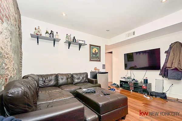 Rented by Keller Williams NYC | media 31