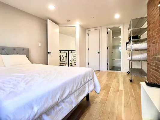 Rented by Bohemia Realty Group | media 18