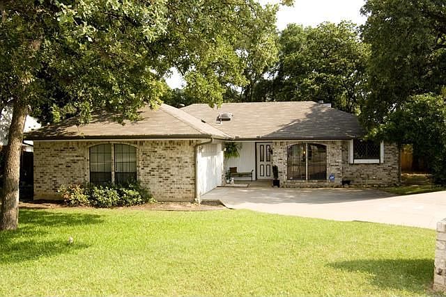 1st image of 7412 Sandywoods Ct