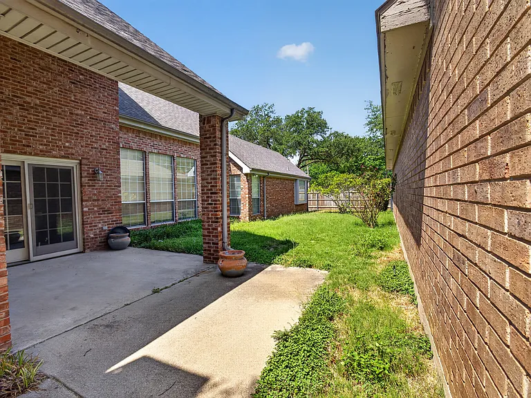 1037 McCoy Dr — Photo 22