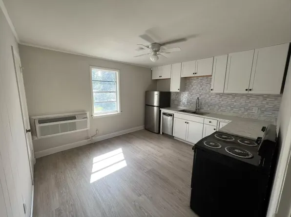 1524 Mosstree Rd #B, North Charleston, SC 29405