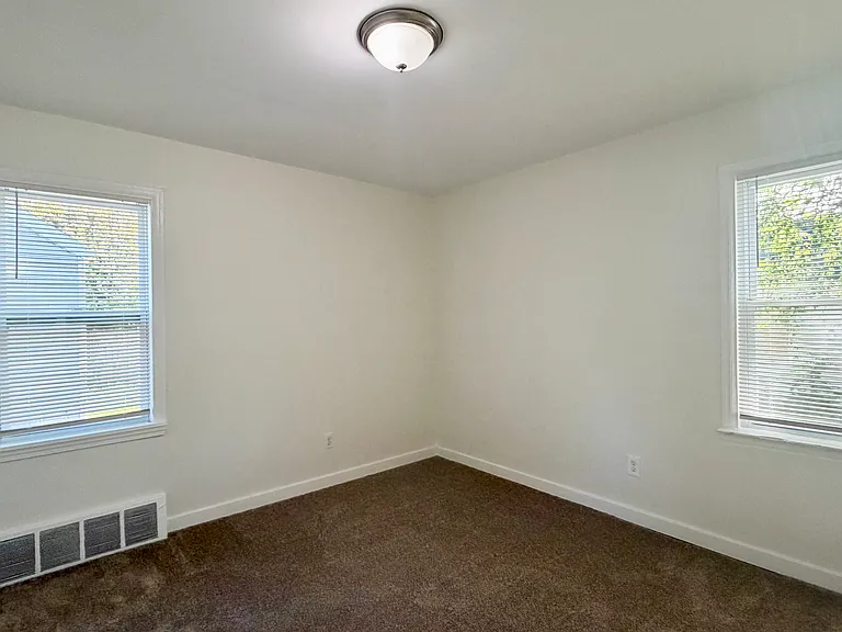 18581 Pierson St — Photo 6