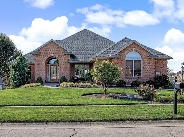381 Sunset Dr, Carlisle, OH 45005